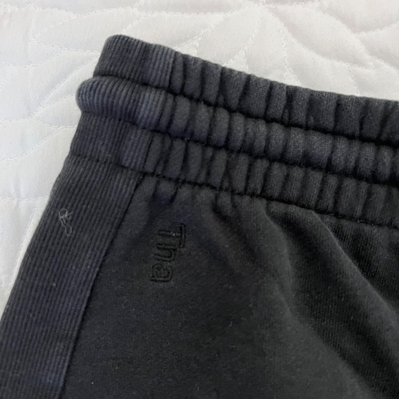 Aritzia Sweat Short - Picture 4 of 4